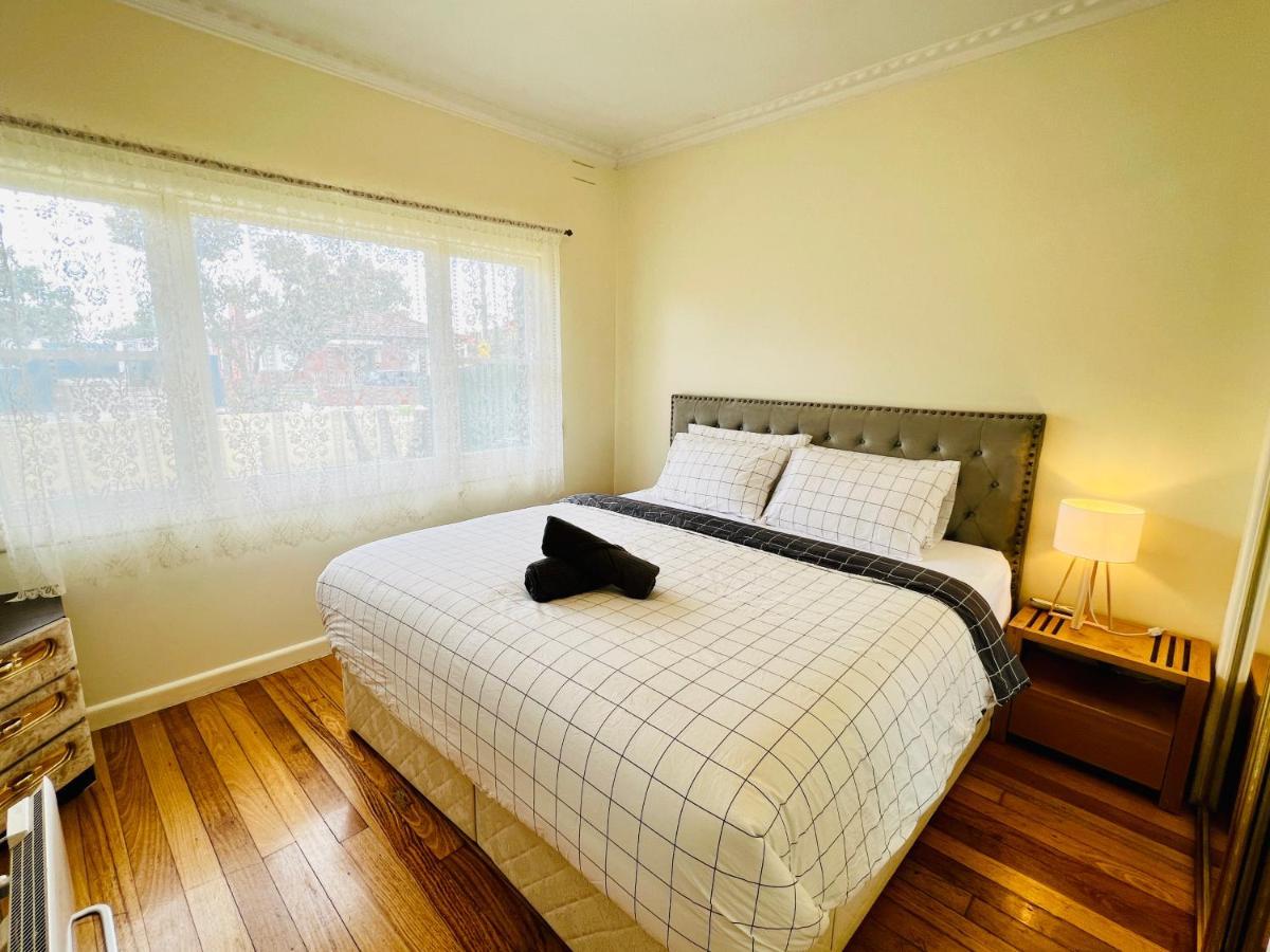 Cosy 4Br Home 15 Minutes Away From Melbourne Airport St Albans Екстериор снимка