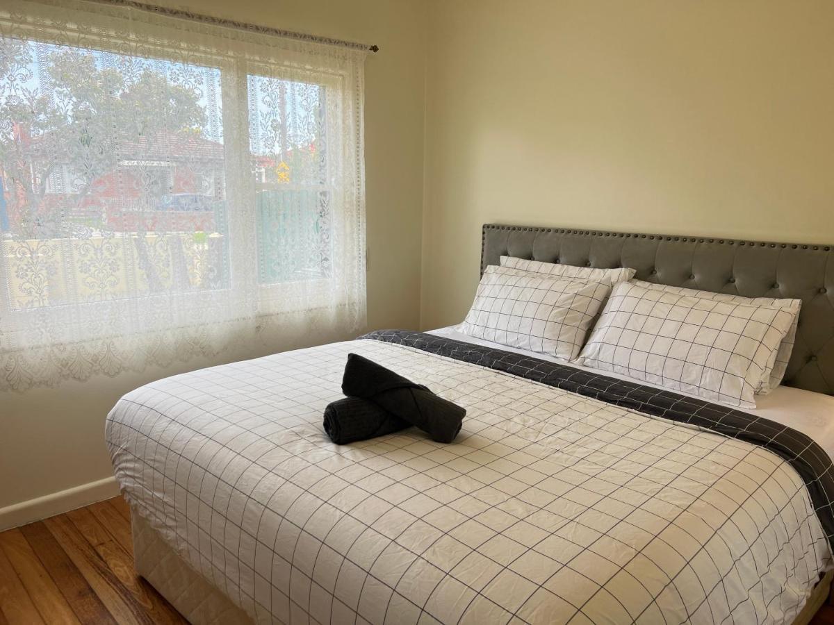 Cosy 4Br Home 15 Minutes Away From Melbourne Airport St Albans Екстериор снимка