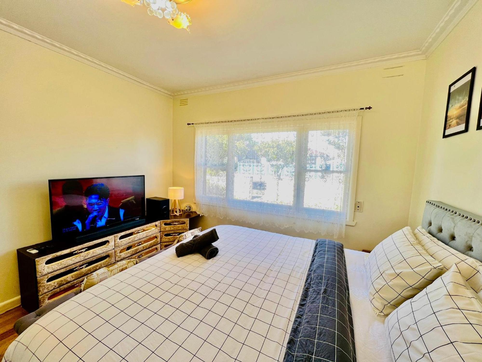 Cosy 4Br Home 15 Minutes Away From Melbourne Airport St Albans Екстериор снимка